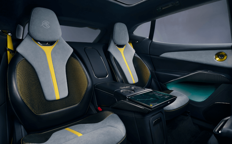 LOTUS-ELETRE-INTERIOR